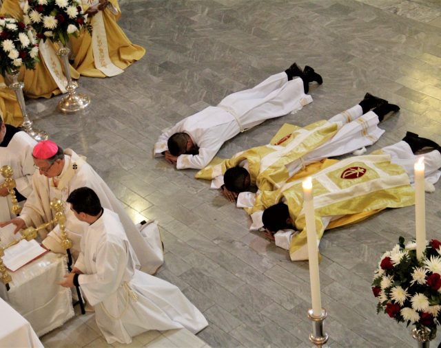 Nuevos presbíteros y diáconos para la Arquidiócesis