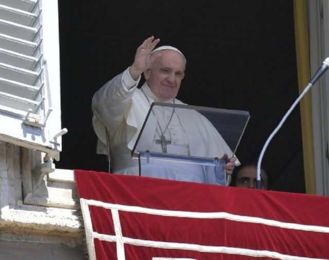 Papa Francisco sigue orando por Colombia
